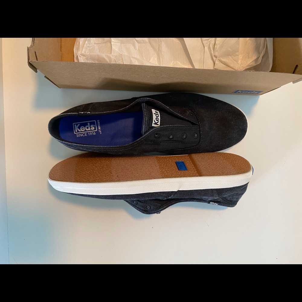 KEds NIB size 10 Charcoal Chillax sneakers
